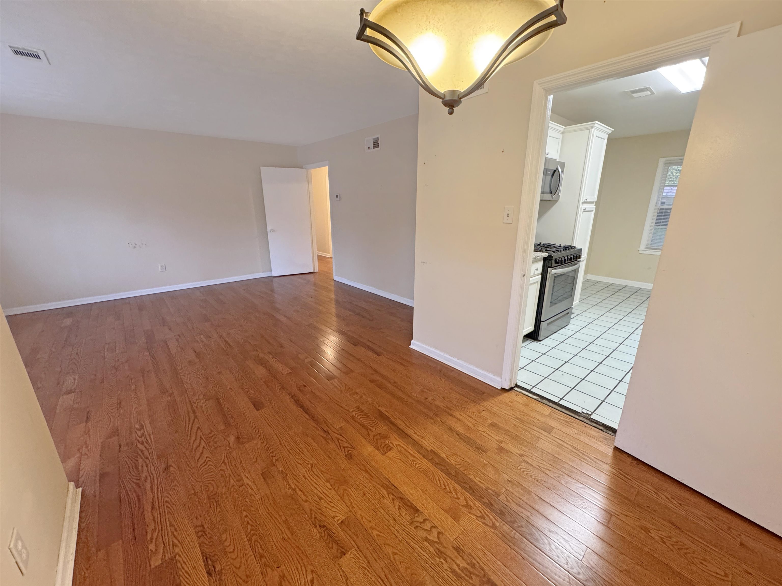 Memphis, Tennessee 38117, United States, 3 Bedrooms Bedrooms, ,2 BathroomsBathrooms,Residential,Active,228302