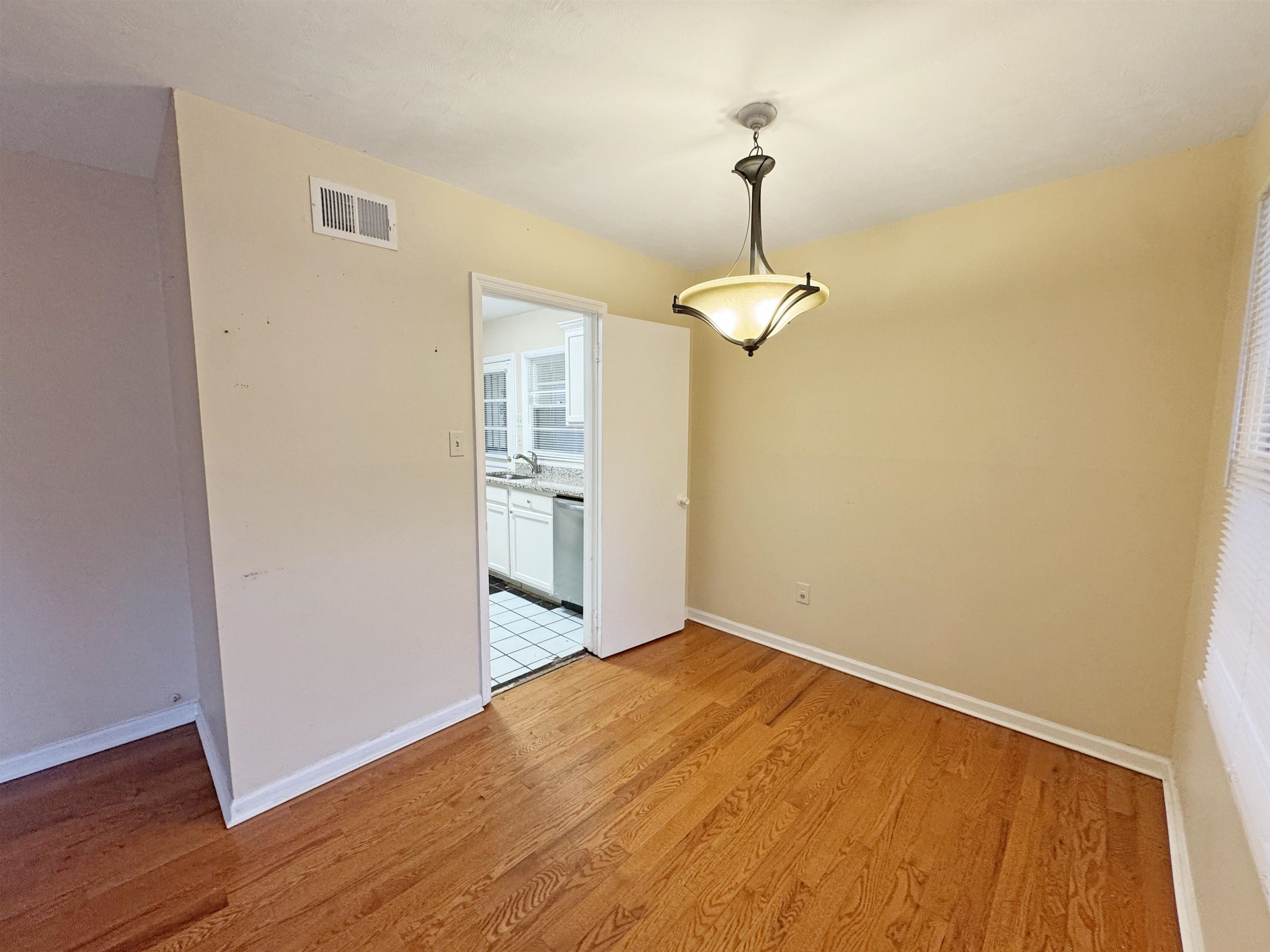 Memphis, Tennessee 38117, United States, 3 Bedrooms Bedrooms, ,2 BathroomsBathrooms,Residential,Active,228302