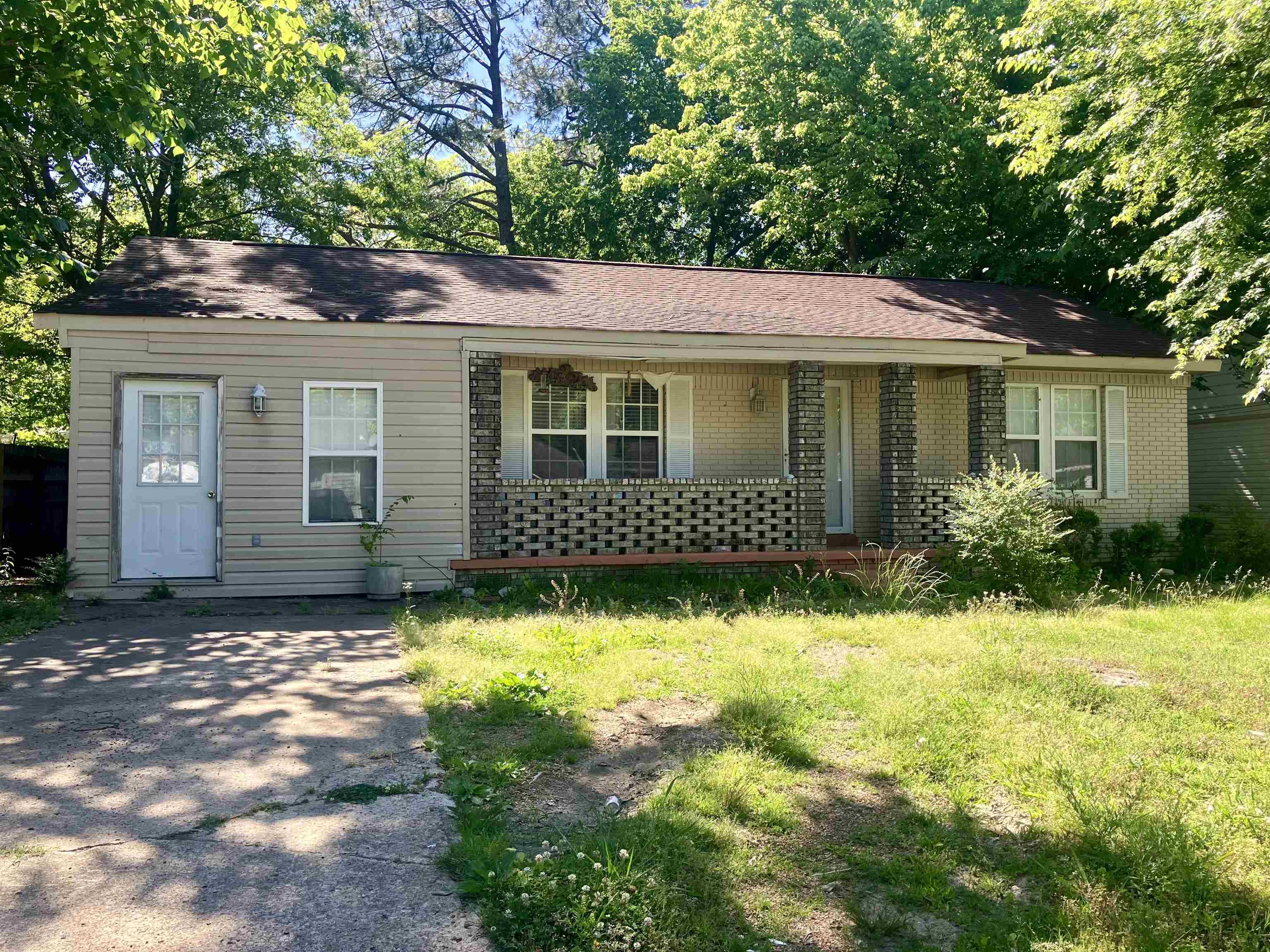 Photo 1 of 2 — 1112 EDGEWOOD AVE, Brownsville, TN 38012