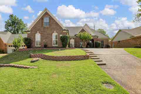 Photo of 2004 MYRON CV N, Memphis, TN 38016 (MLS # 10228689)