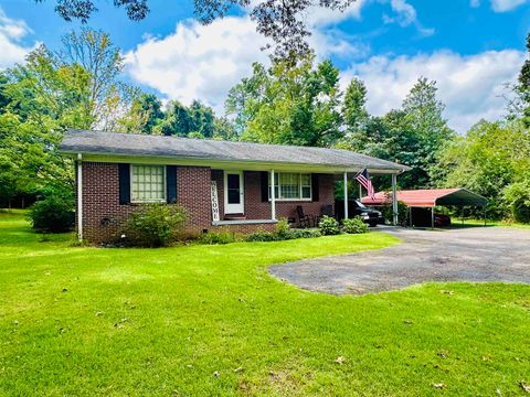 Photo of 806 CIRCLE HILL DR, Selmer, TN 38375 (MLS # 10204468)