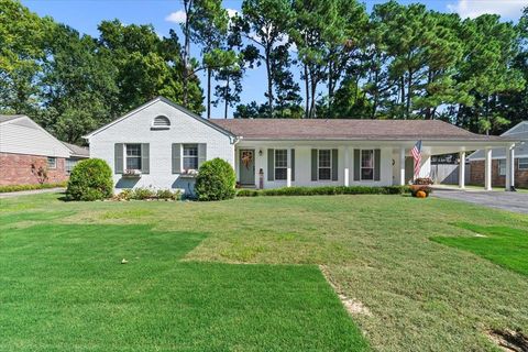 Photo of 2496 BIRCHTREE DR, Germantown, TN 38138 (MLS # 10215056)