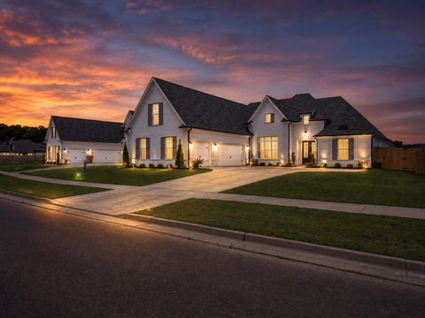 Photo of 9606 GRAYS HOLLOW DR S, Cordova, TN 38018 (MLS # 10221858)