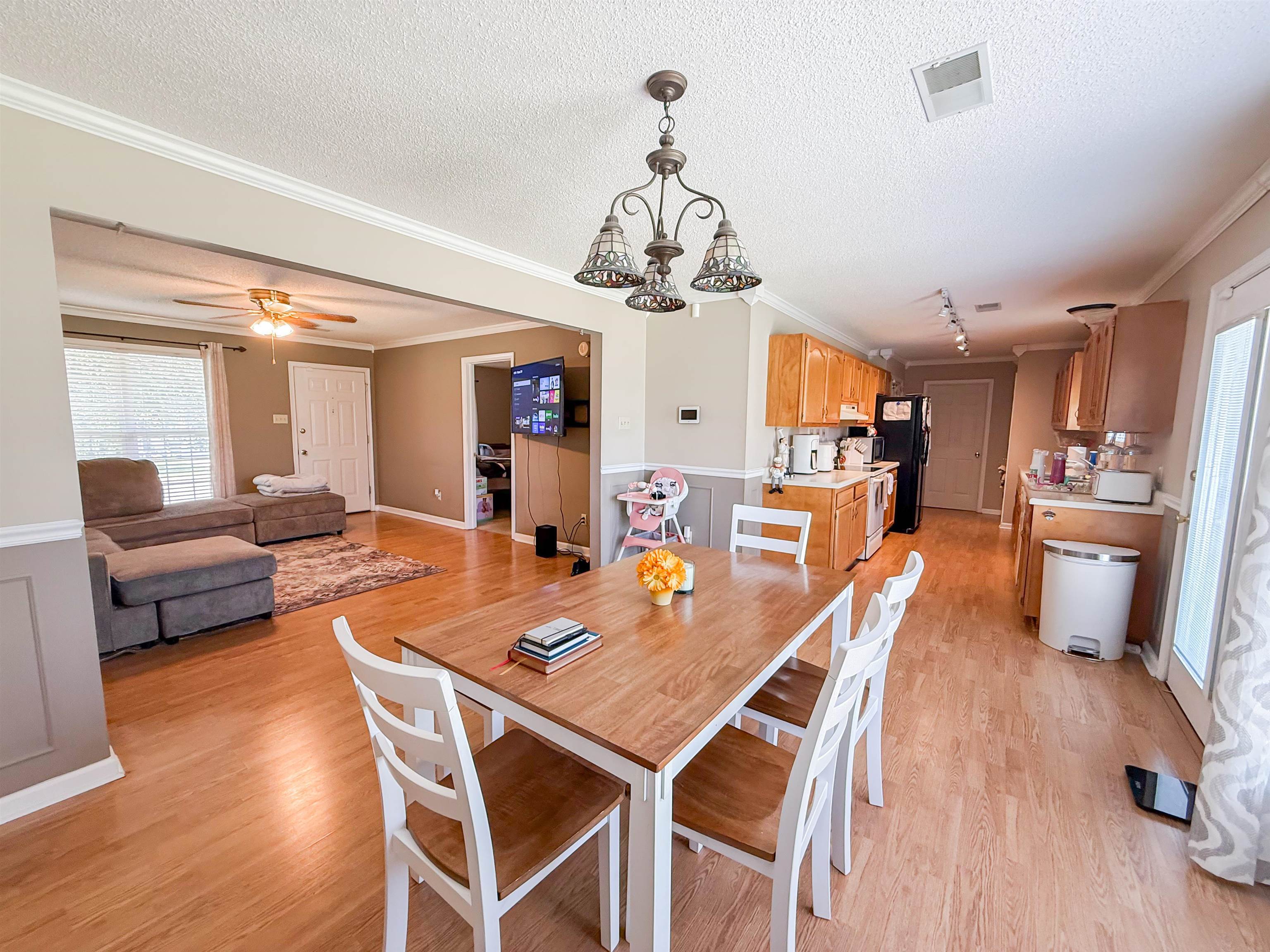900 SIR JAMES AVE - Photo 3