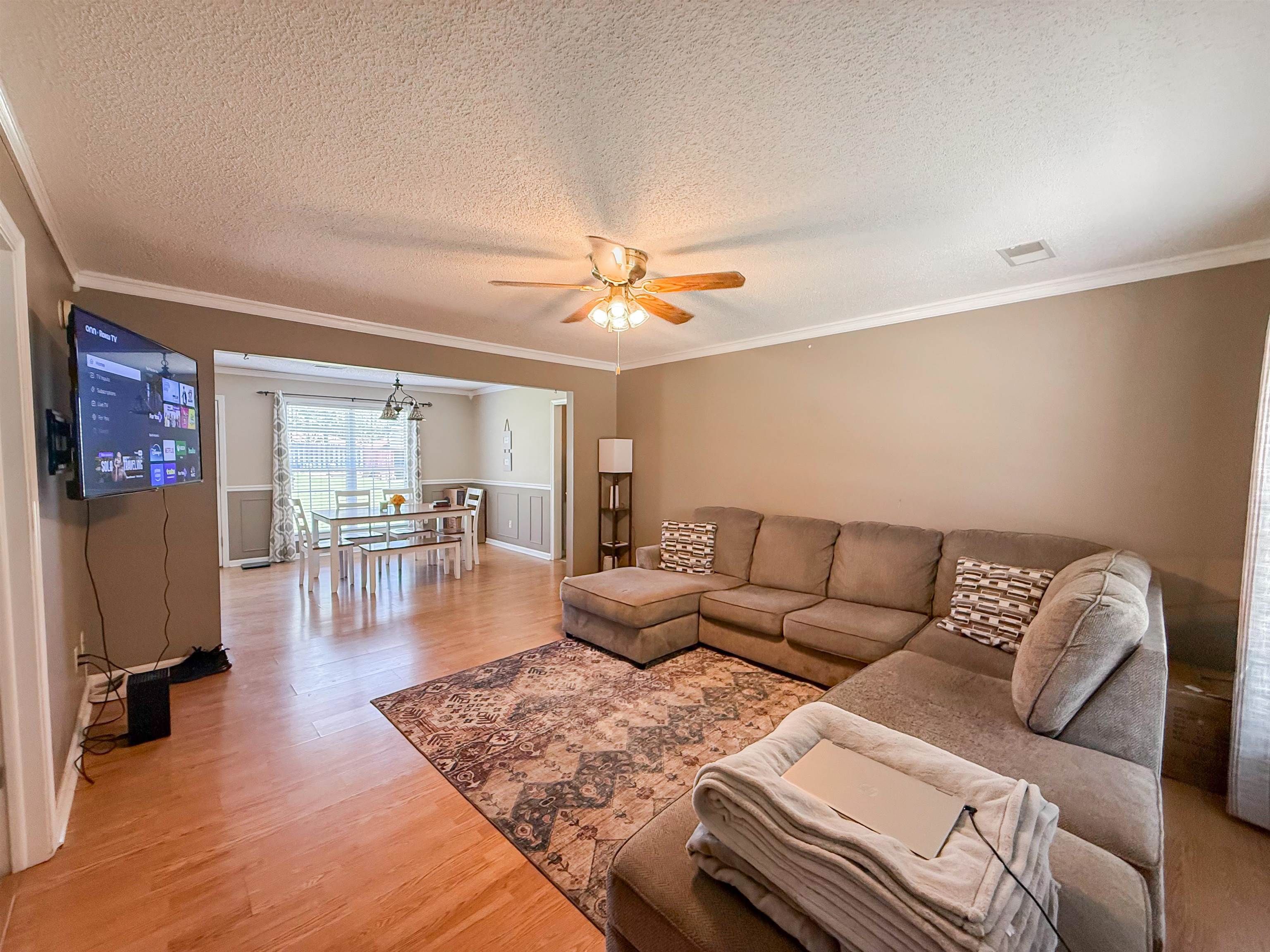 900 SIR JAMES AVE - Photo 2