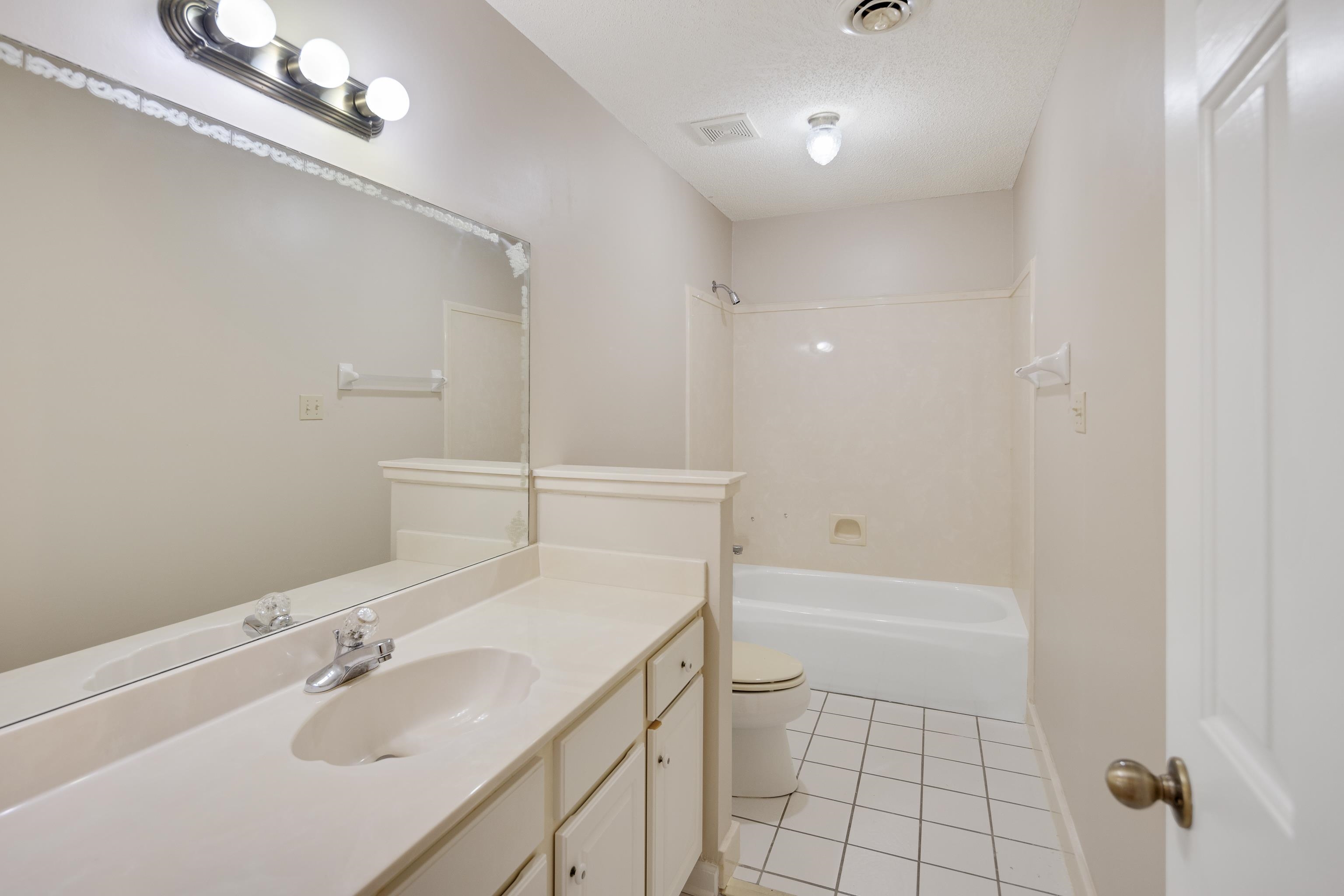 Collierville, Tennessee 38017, United States, 3 Bedrooms Bedrooms, ,2 BathroomsBathrooms,Residential,Active,214193