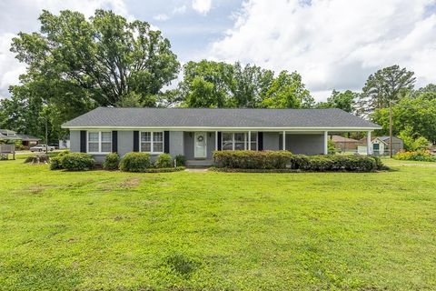 Photo of 115 WASHINGTON AVE, Grand Junction, TN 38039 (MLS # 10222782)