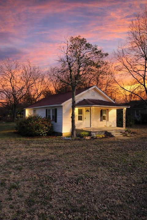 Photo of 315 BELMONT ST, Savannah, TN 38372 (MLS # 10215126)