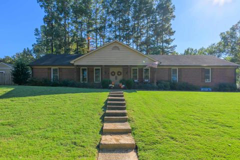 Photo of 215 W LAWNWOOD DR, Collierville, TN 38017 (MLS # 10208961)