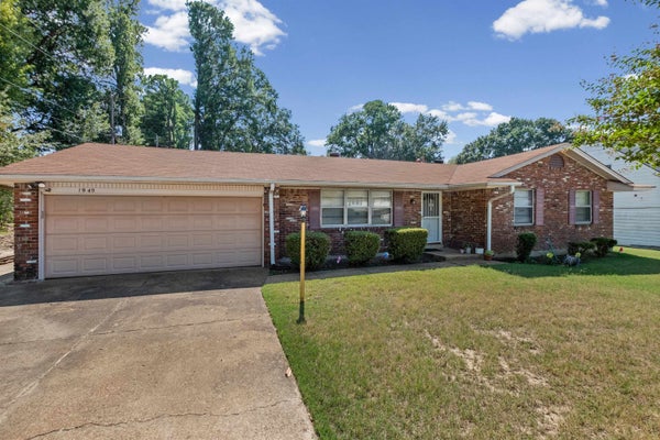 1949 DANBERRY AVE, MEMPHIS, TN 38116 - Image fbfcb924bdf00b98e7aa006c32d62d4c/539084540