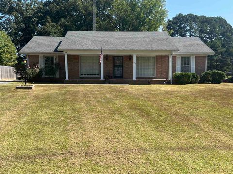 Photo of 1420 VIRGINIA DR, Bolivar, TN 38008 (MLS # 10206118)