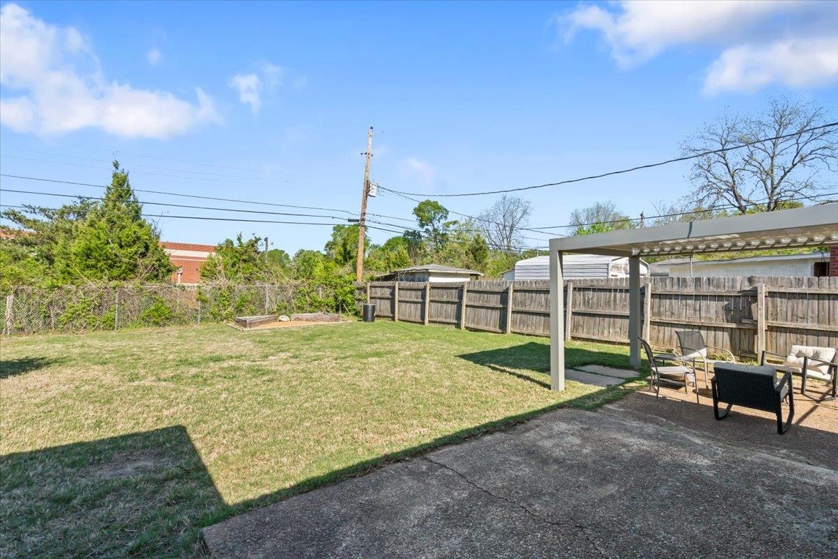 Memphis, Tennessee 38117, United States, 3 Bedrooms Bedrooms, ,2 BathroomsBathrooms,Residential,Pending,110662