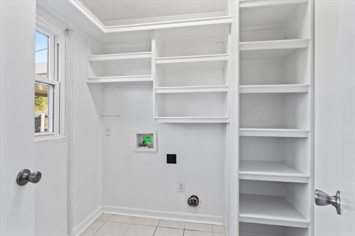 Memphis, Tennessee 38117, United States, 3 Bedrooms Bedrooms, ,2 BathroomsBathrooms,Residential,Pending,110662