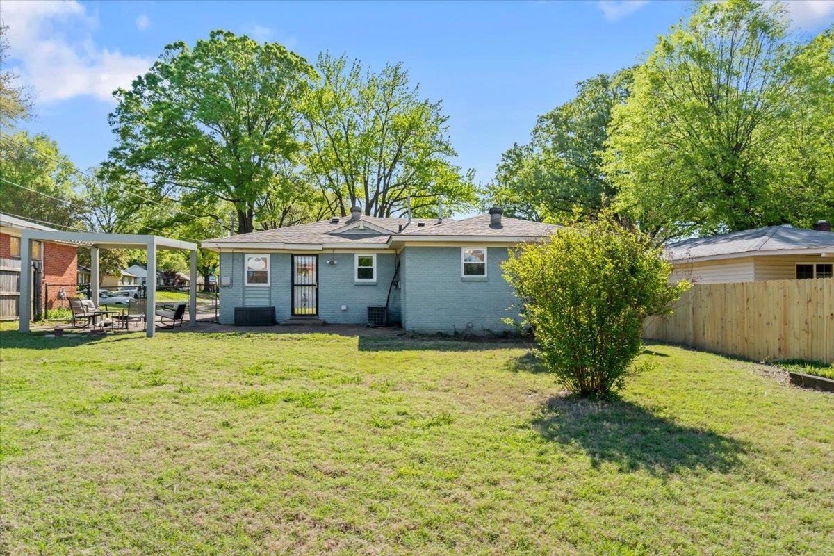 Memphis, Tennessee 38117, United States, 3 Bedrooms Bedrooms, ,2 BathroomsBathrooms,Residential,Pending,110662