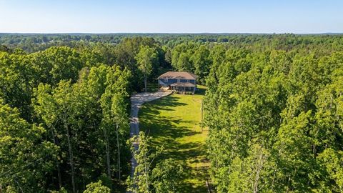 Photo of 865 SYLVAN DR, Savannah, TN 38372 (MLS # 10213709)