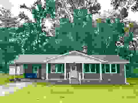 Photo of 155 MEADOWLANE DR, Savannah, TN 38372 (MLS # 10228332)