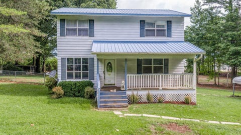 Photo of 207 FOREST HILL RD, Byhalia, MS 38611 (MLS # 10225581)