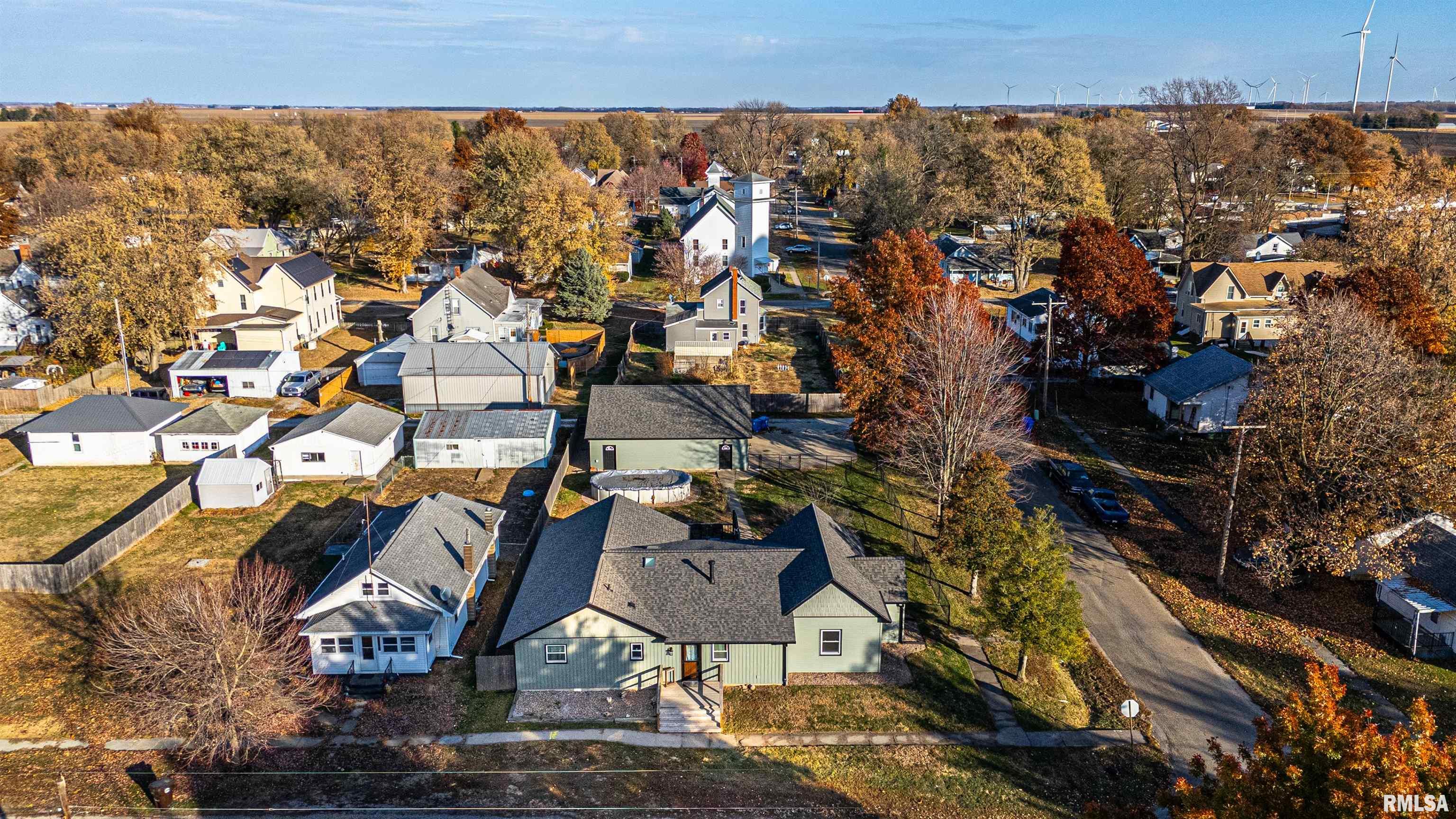 201 W DELAVAN Street