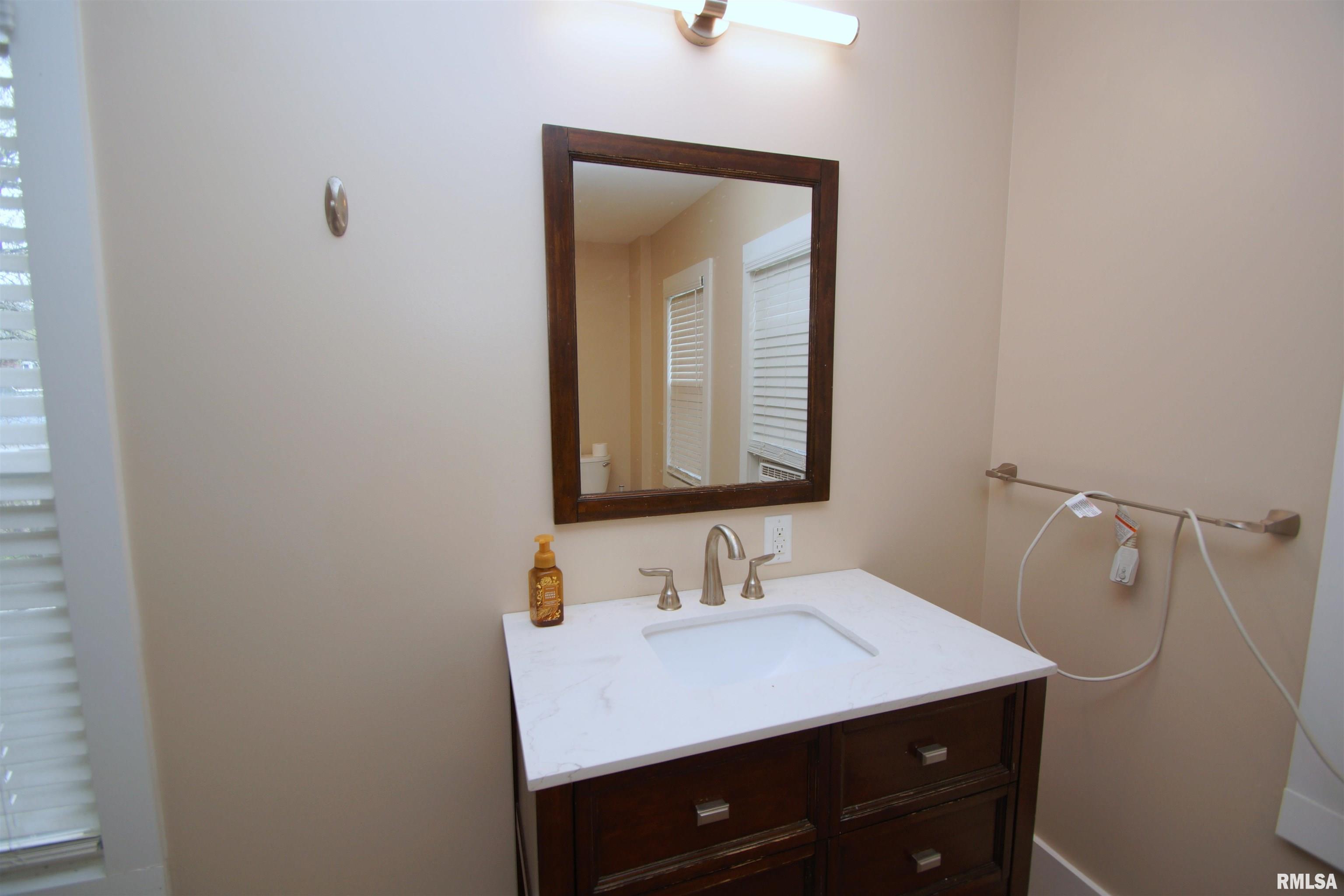 437 39th Street, Moline, Illinois image 13