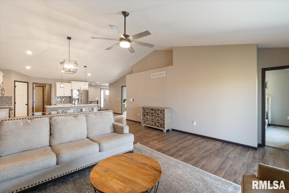 412 Dawson Drive, West Branch, Iowa image 13