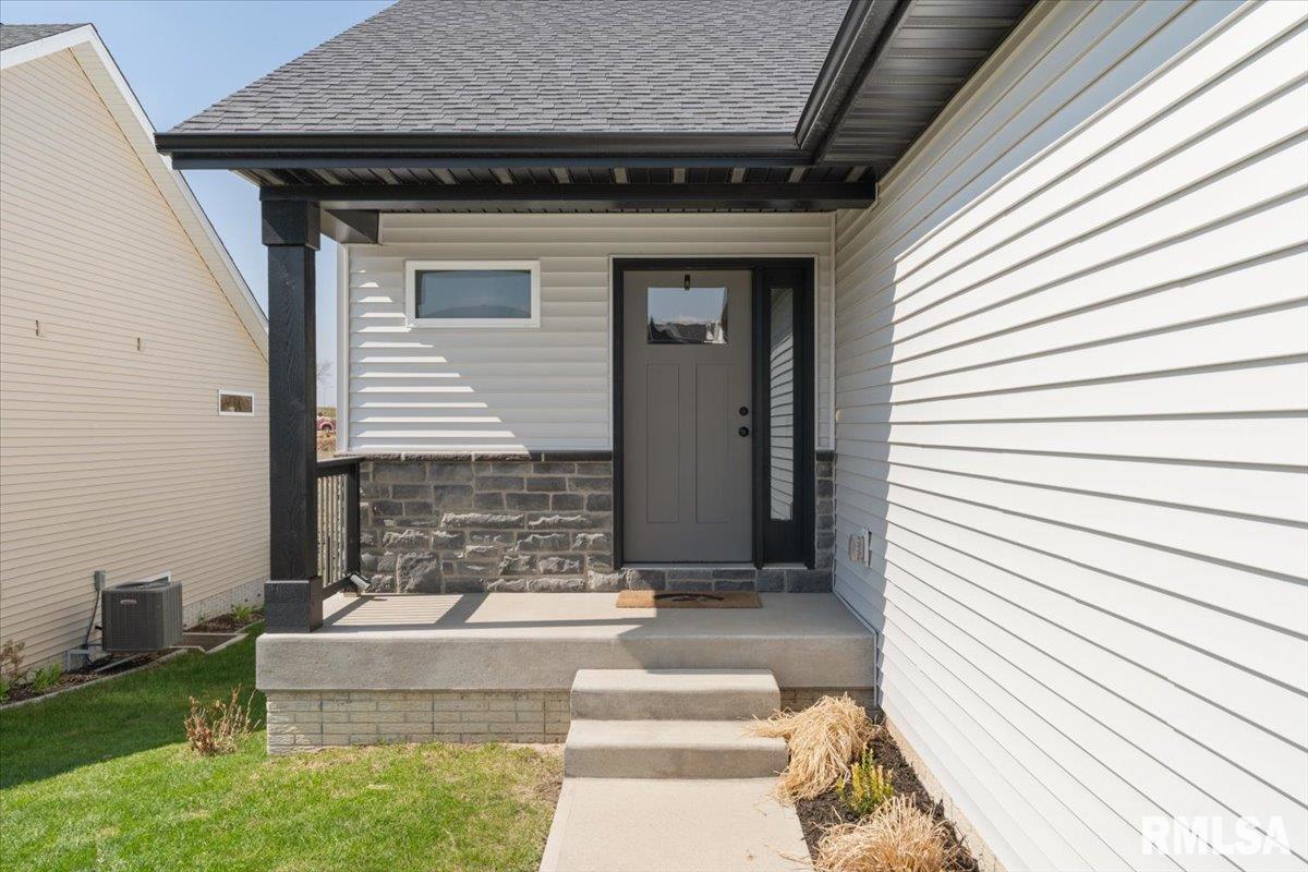412 Dawson Drive, West Branch, Iowa image 4
