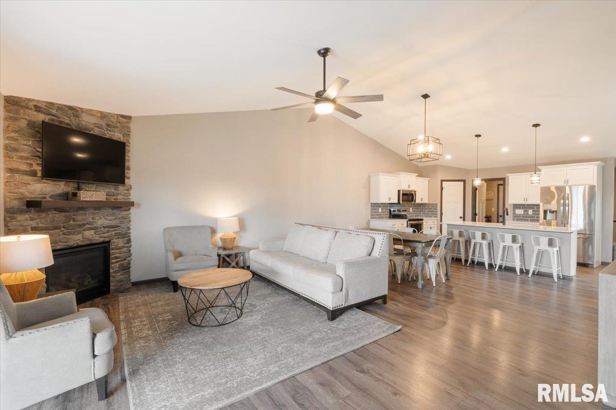 412 Dawson Drive, West Branch, Iowa image 12