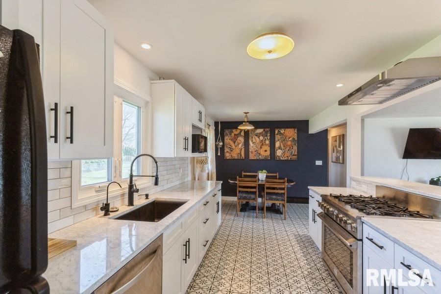 1225 W 3rd Street, Milan, Illinois image 9