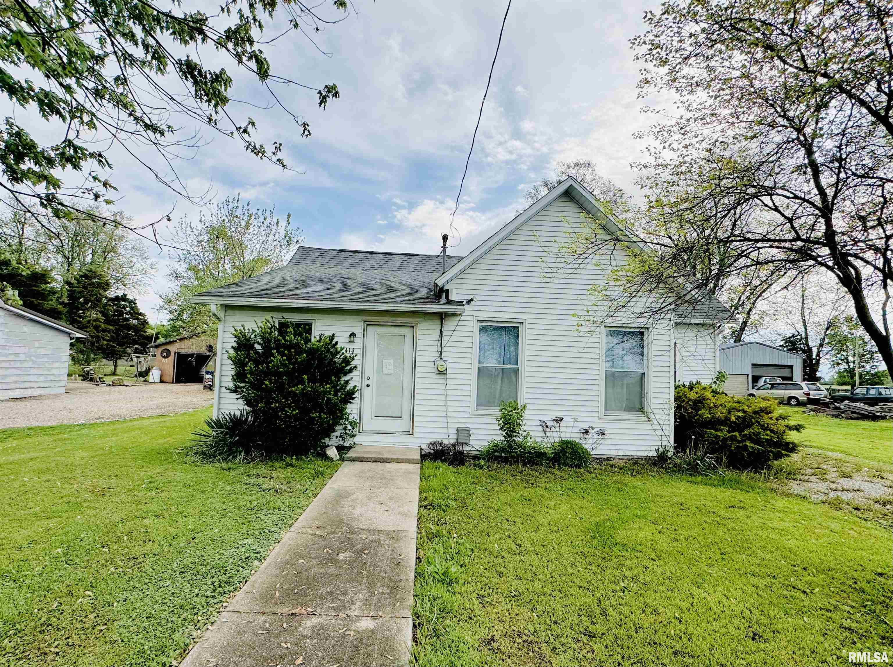 414 E Monroe Avenue, Farina, Illinois image 2