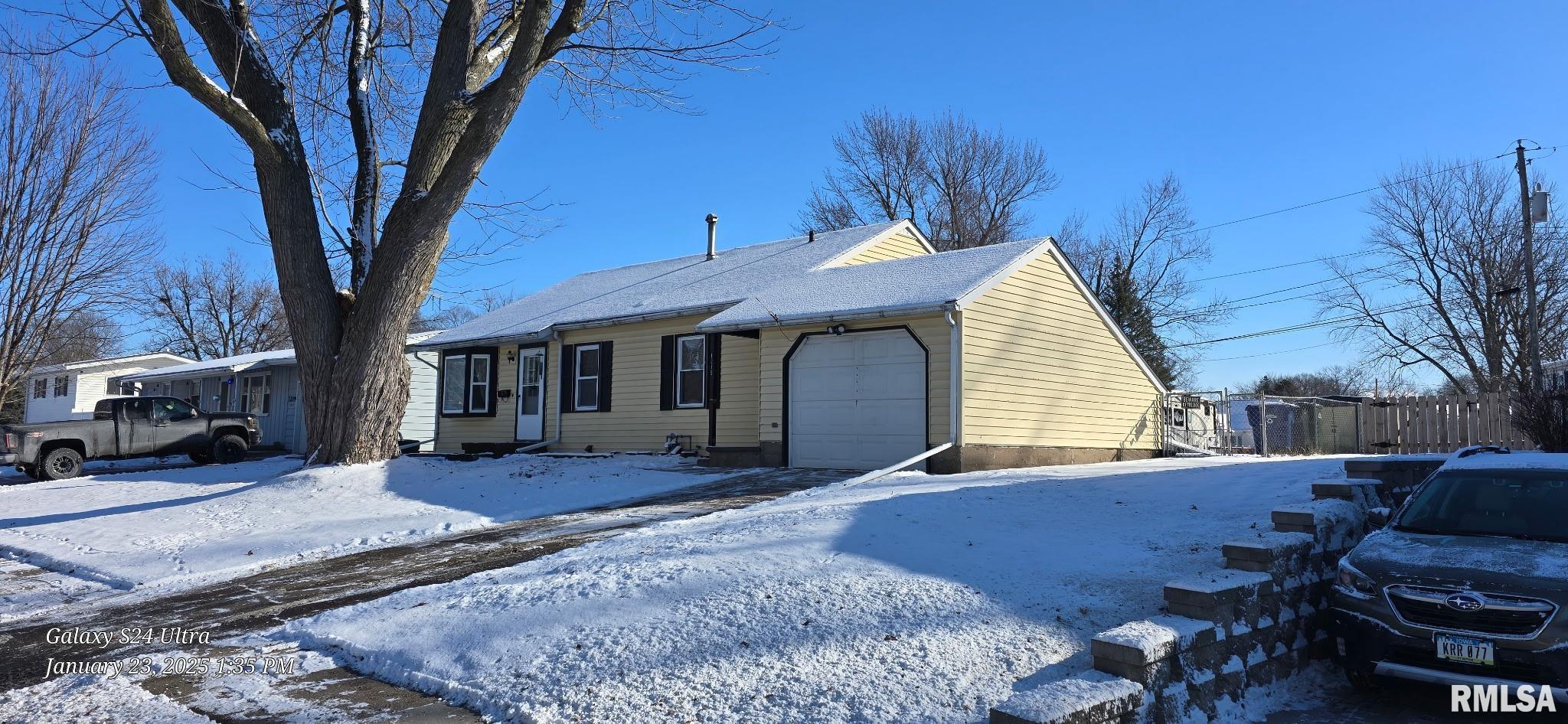 1215 8th Avenue North, Clinton, Iowa image 1