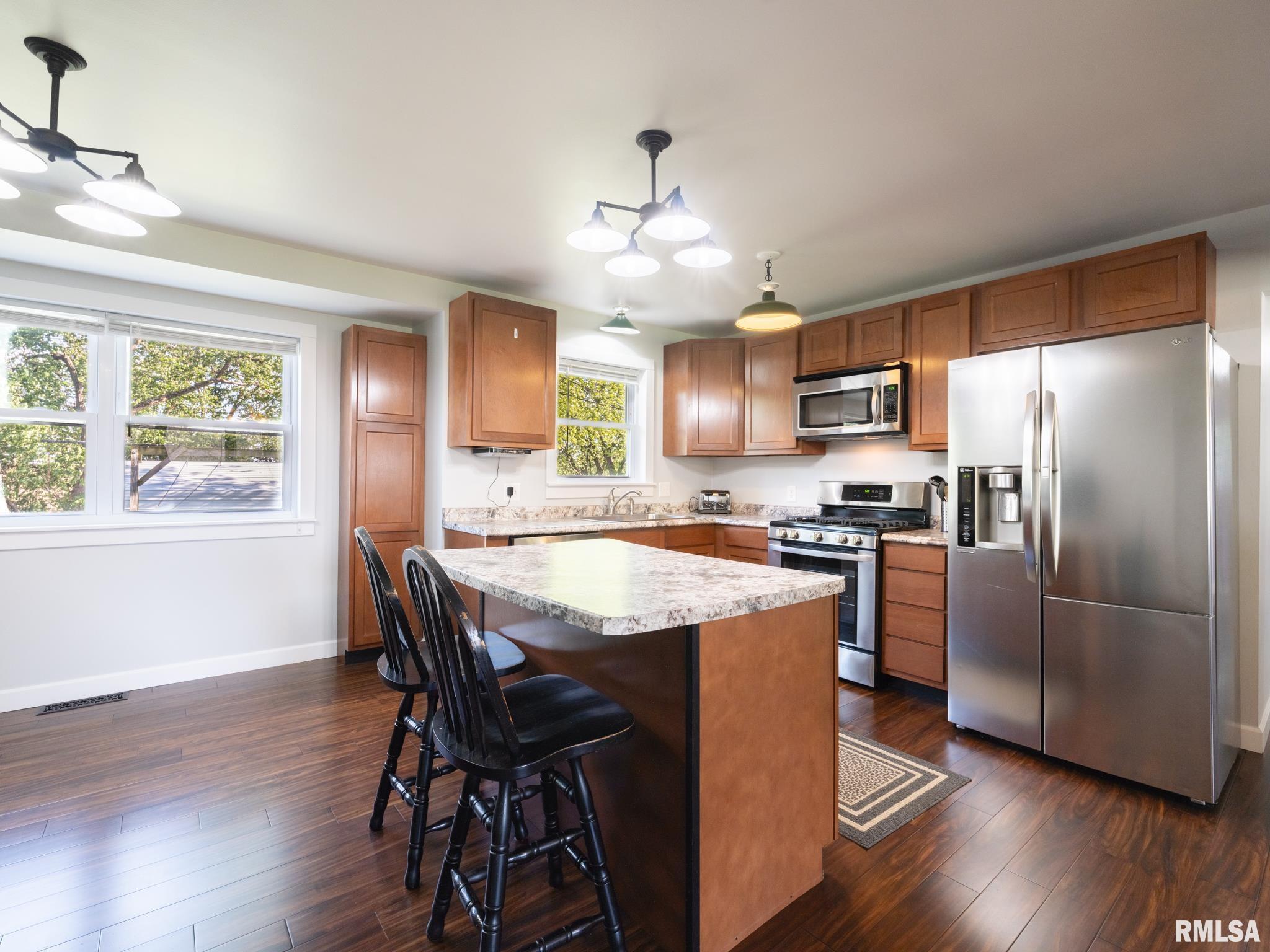 221 E Parkside Drive, Washburn, Illinois image 22