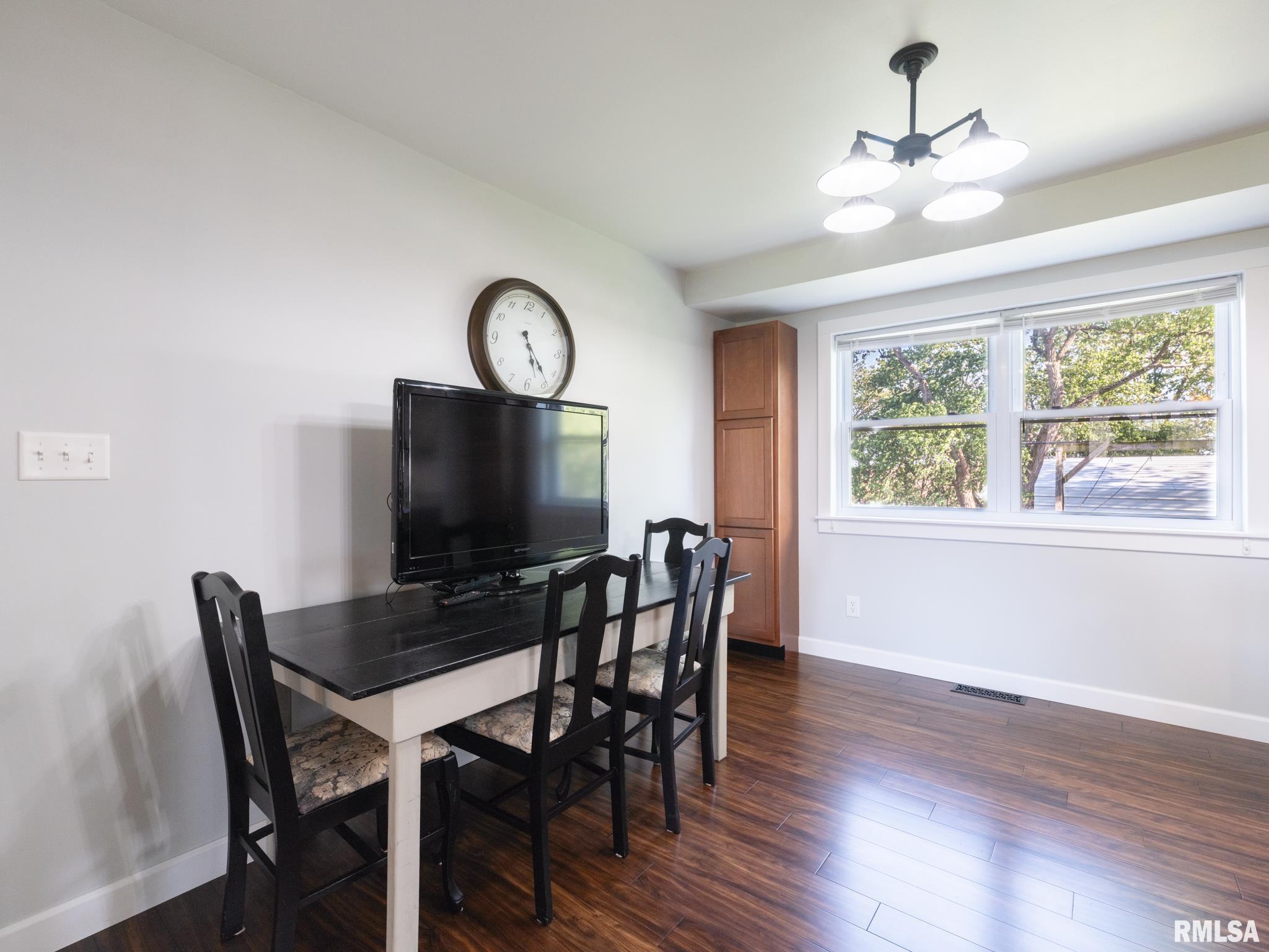 221 E Parkside Drive, Washburn, Illinois image 10
