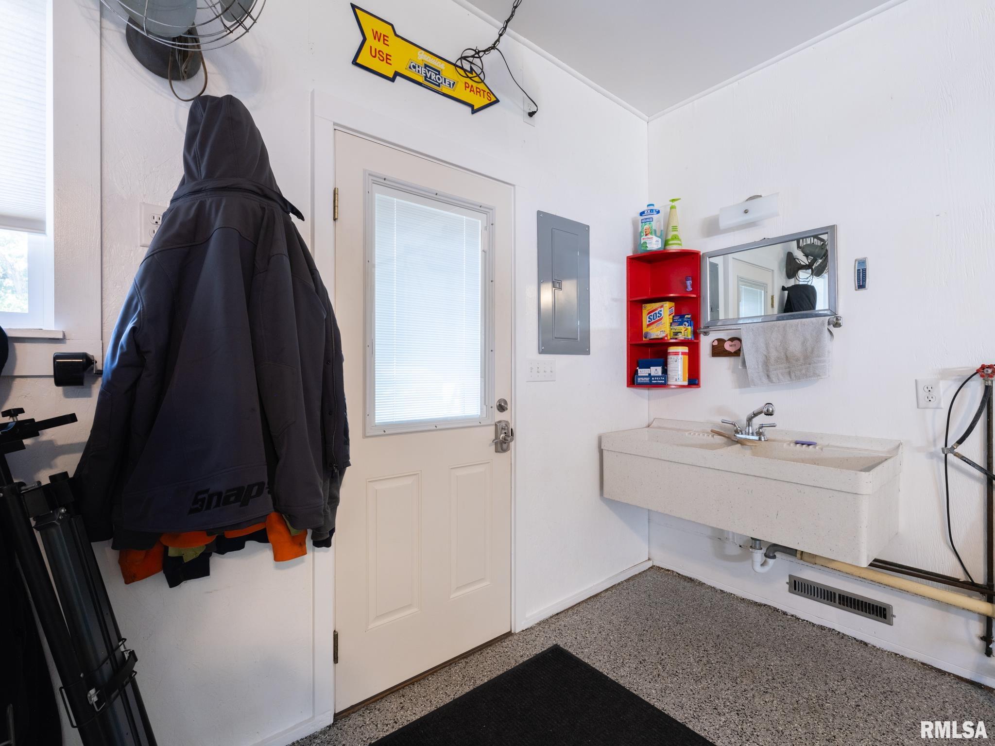 221 E Parkside Drive, Washburn, Illinois image 37