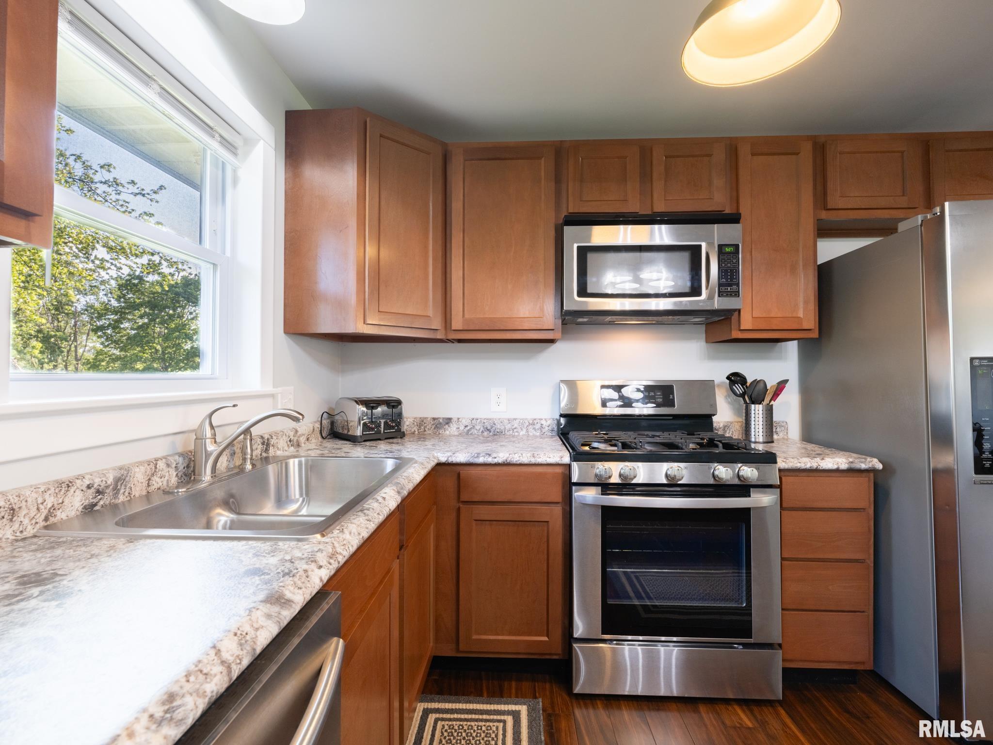 221 E Parkside Drive, Washburn, Illinois image 16