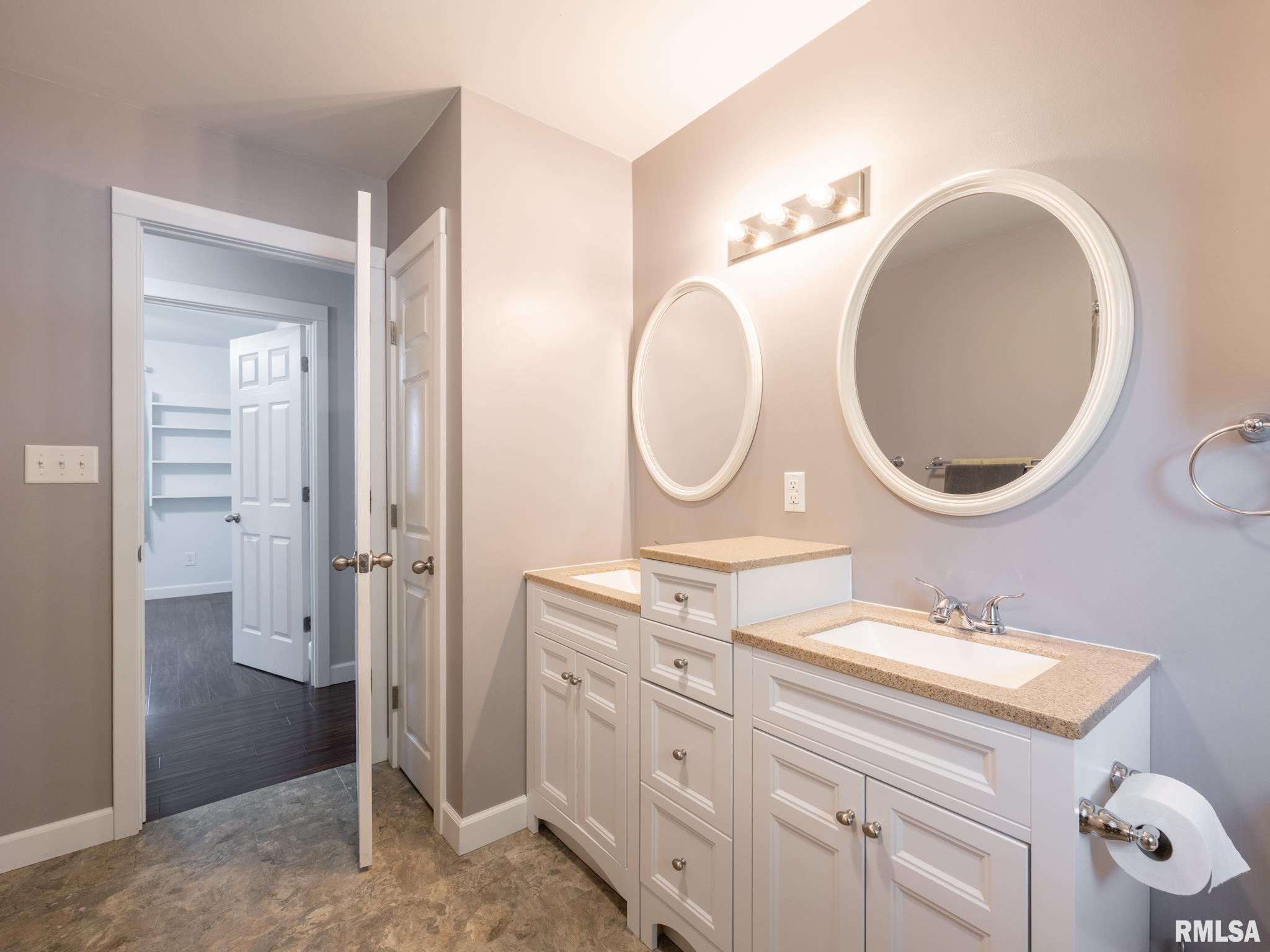 221 E Parkside Drive, Washburn, Illinois image 33
