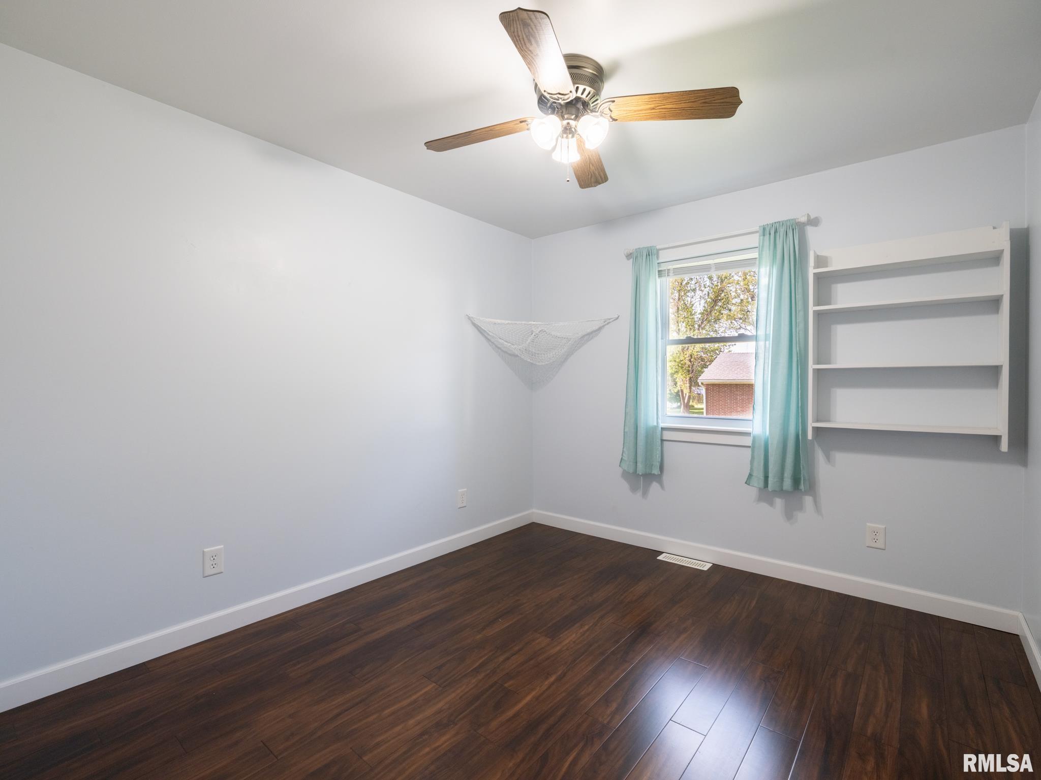 221 E Parkside Drive, Washburn, Illinois image 29