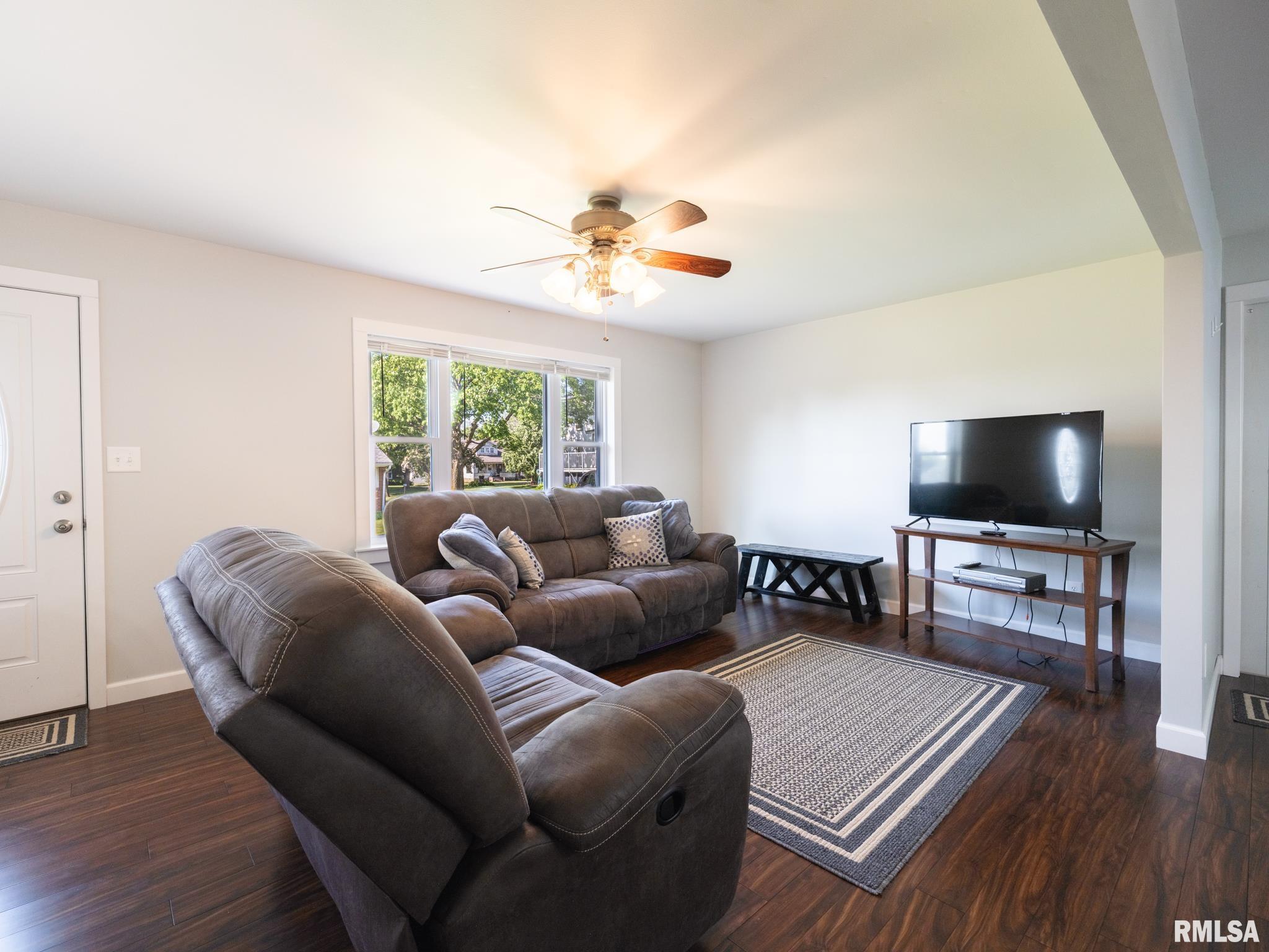 221 E Parkside Drive, Washburn, Illinois image 2