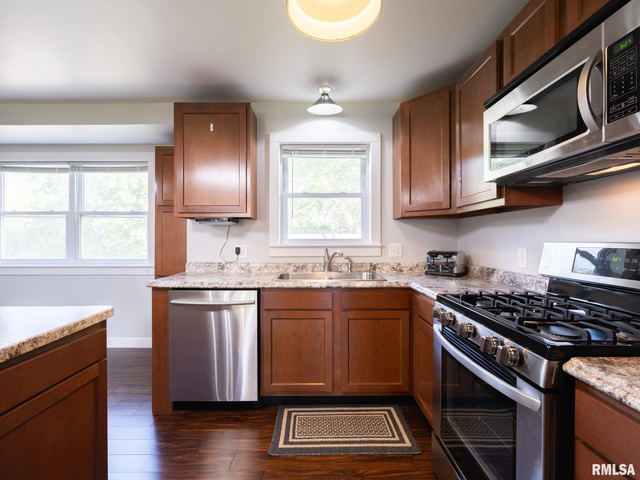 221 E Parkside Drive, Washburn, Illinois image 12