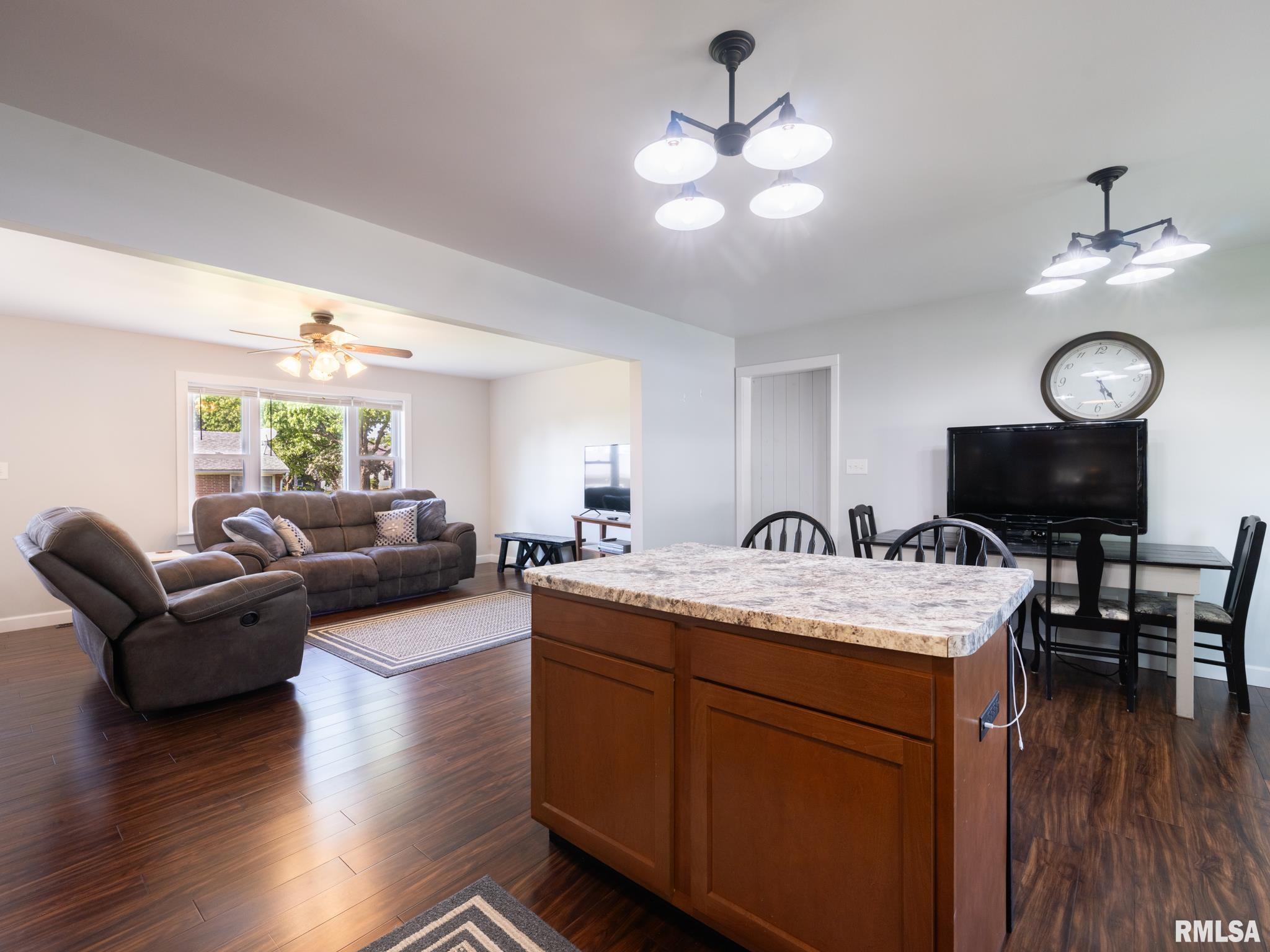 221 E Parkside Drive, Washburn, Illinois image 17