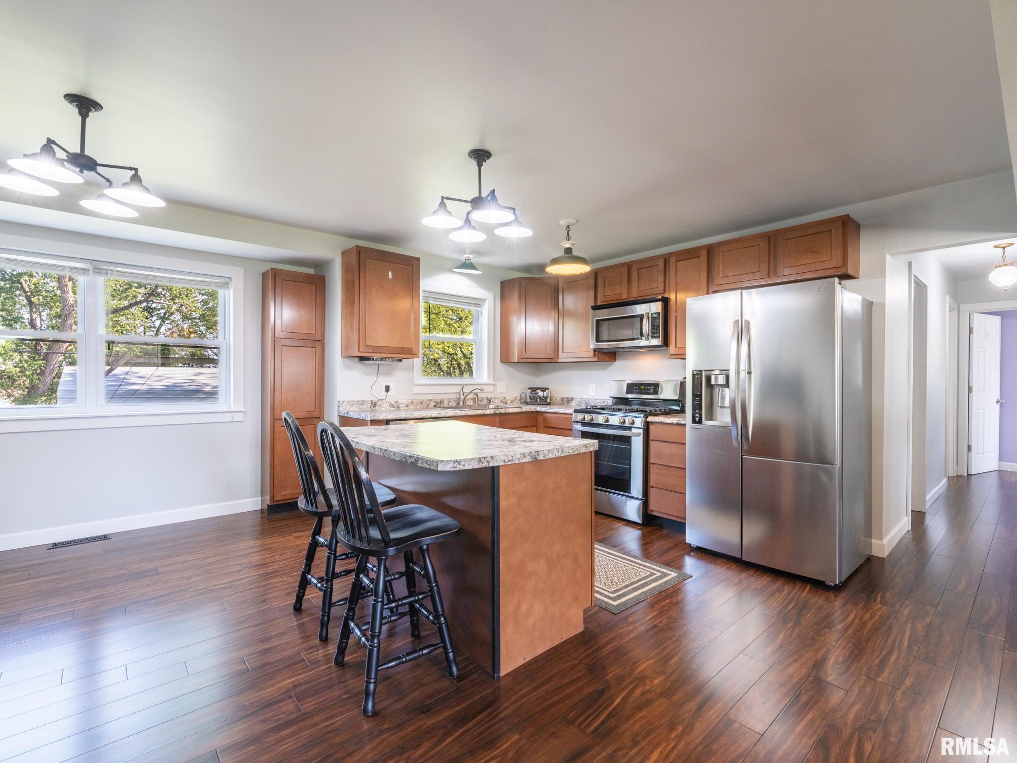 221 E Parkside Drive, Washburn, Illinois image 13