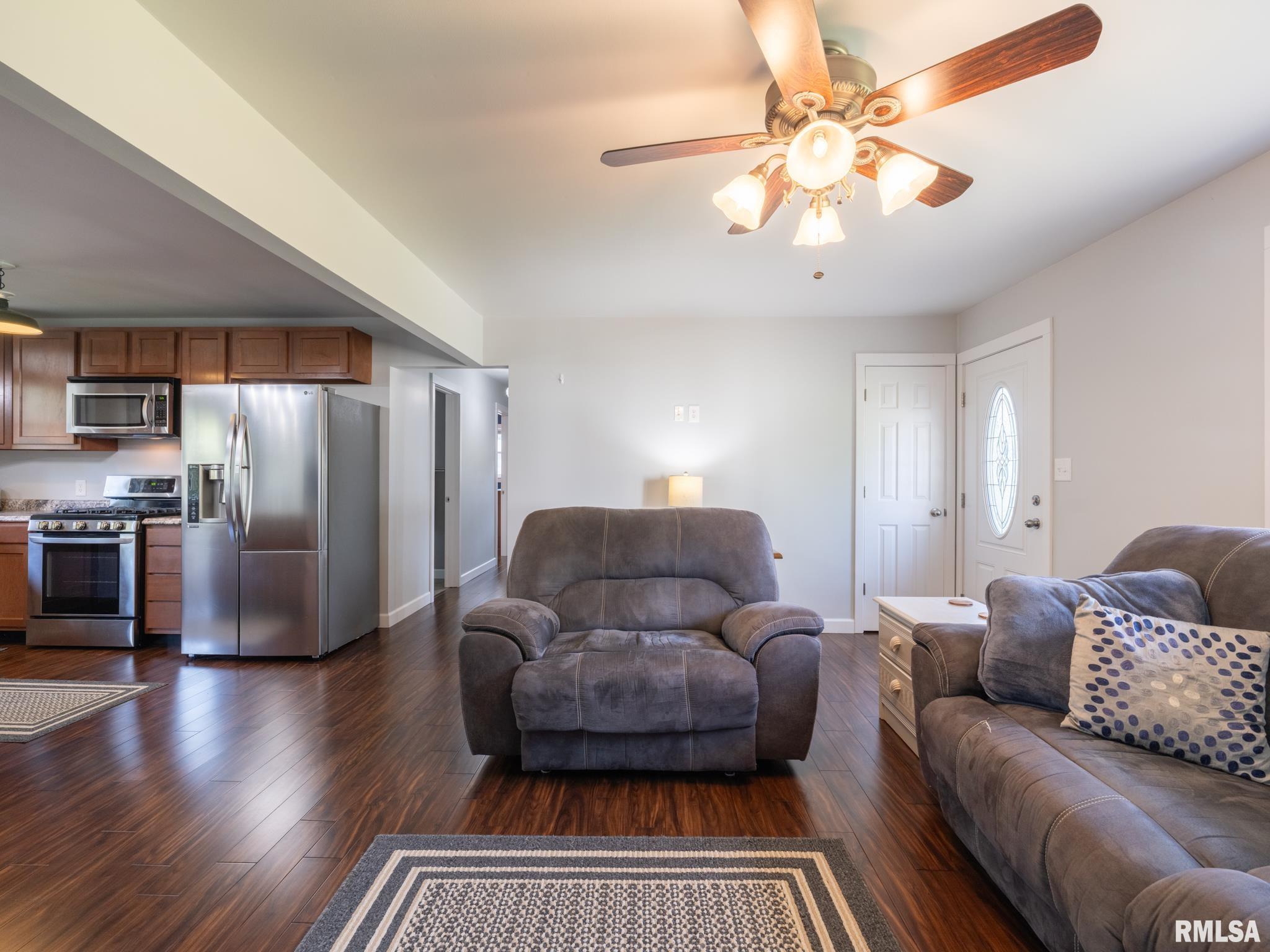 221 E Parkside Drive, Washburn, Illinois image 5