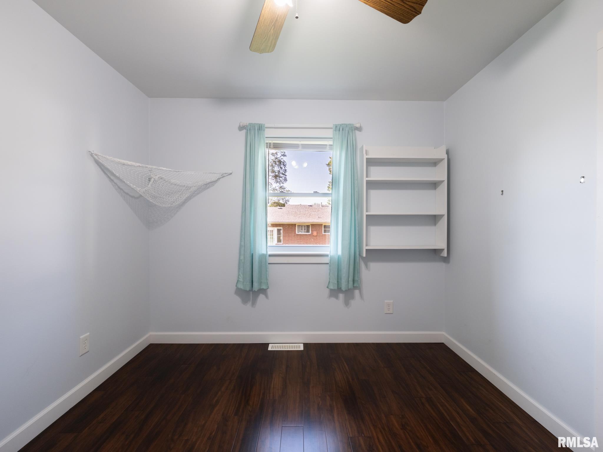 221 E Parkside Drive, Washburn, Illinois image 30