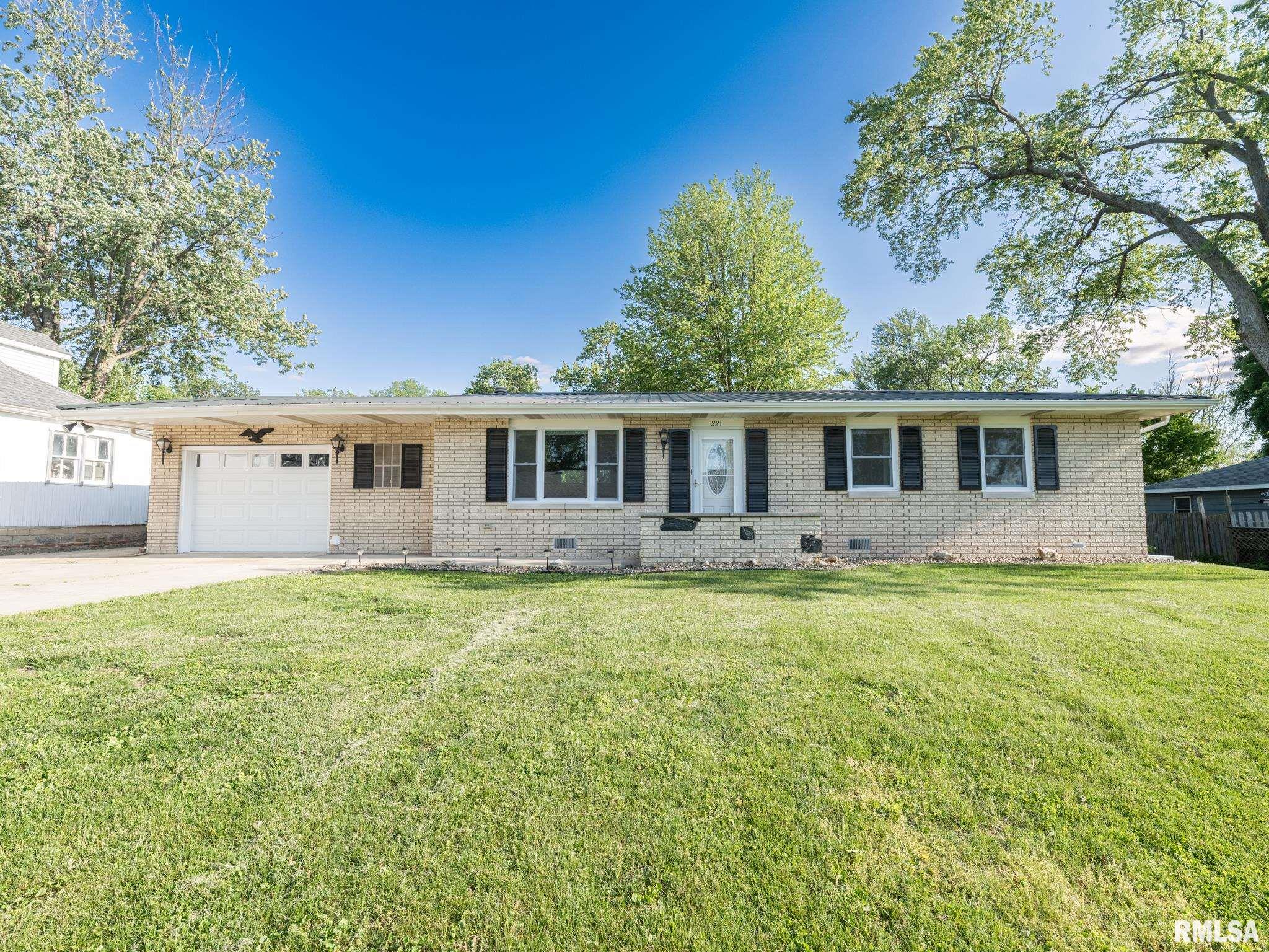 221 E Parkside Drive, Washburn, Illinois image 1
