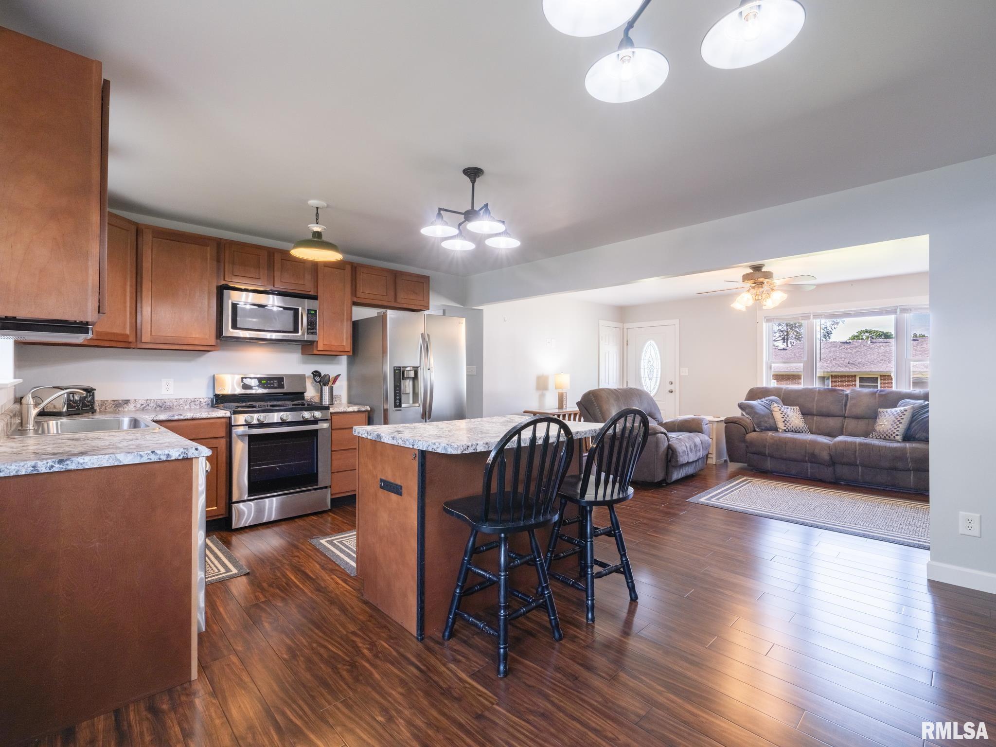 221 E Parkside Drive, Washburn, Illinois image 20