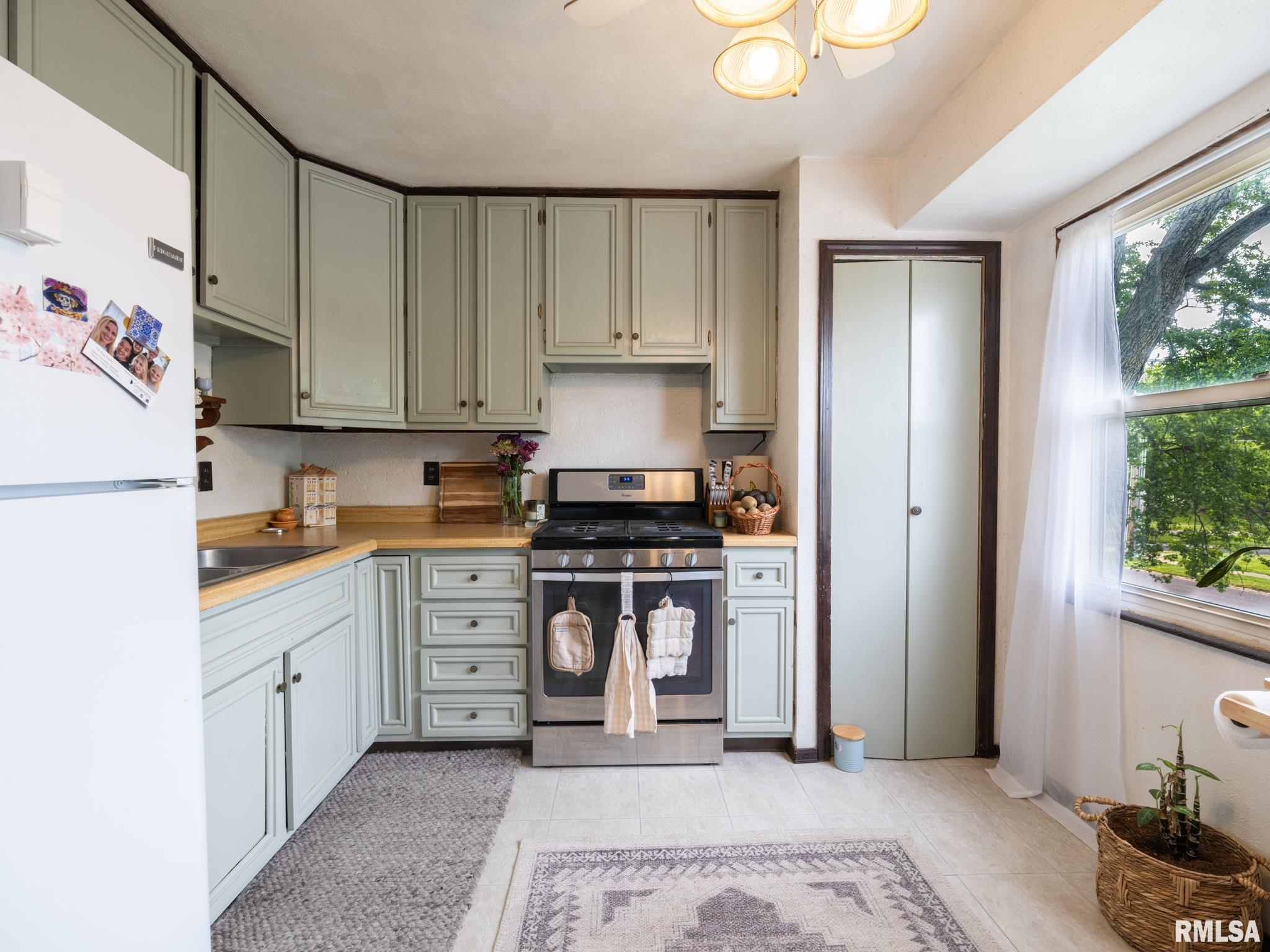 1402 Lincoln Road, Marquette Heights, Illinois image 3