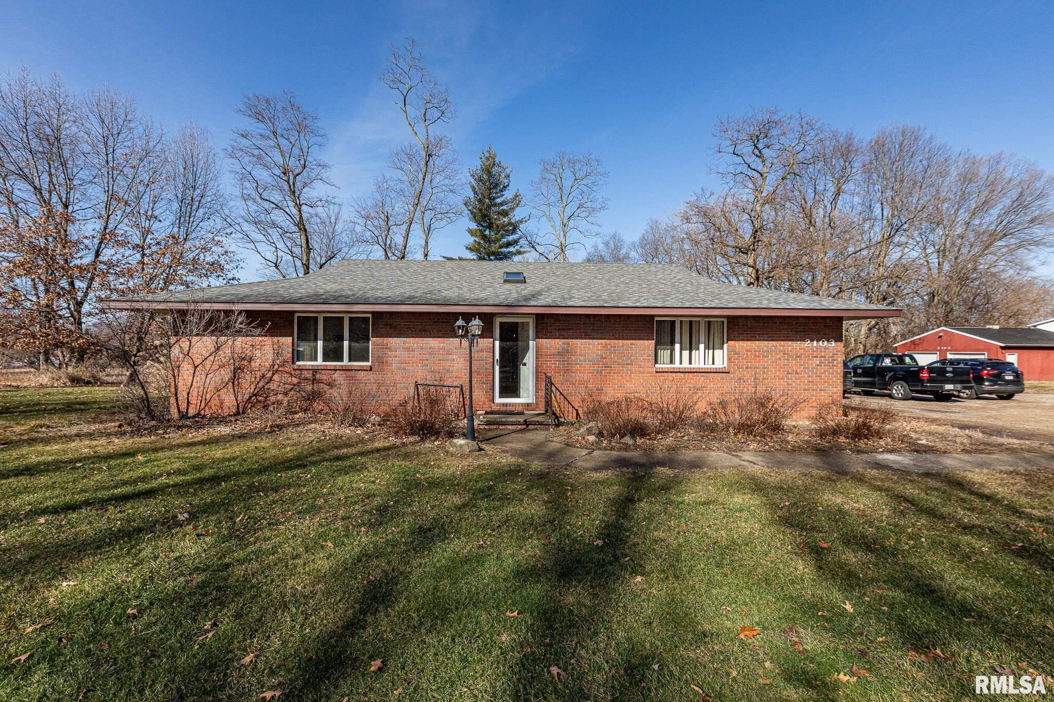 Photo 1 of 11 — 2103 N PARKWAY Drive, Pekin, IL 61554