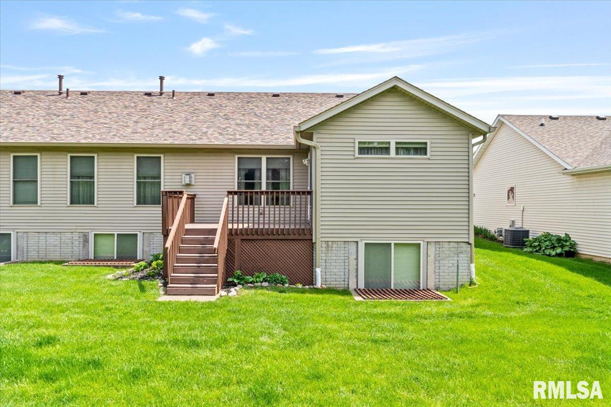 5200 Villa Drive, Davenport, Iowa image 6