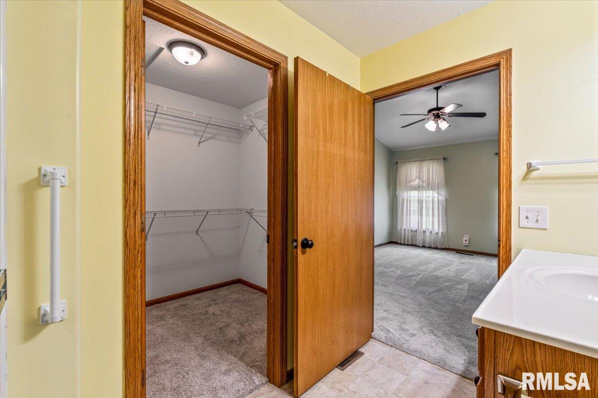 5200 Villa Drive, Davenport, Iowa image 28