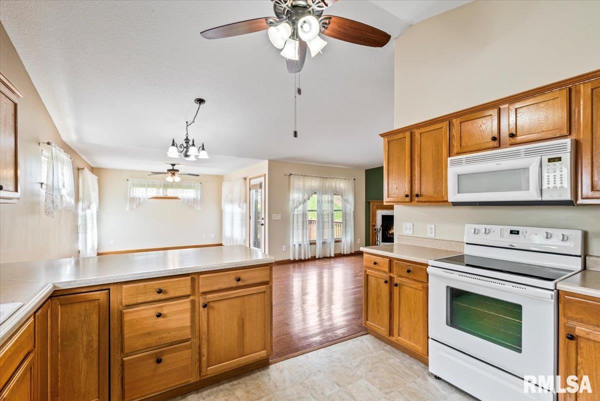 5200 Villa Drive, Davenport, Iowa image 18