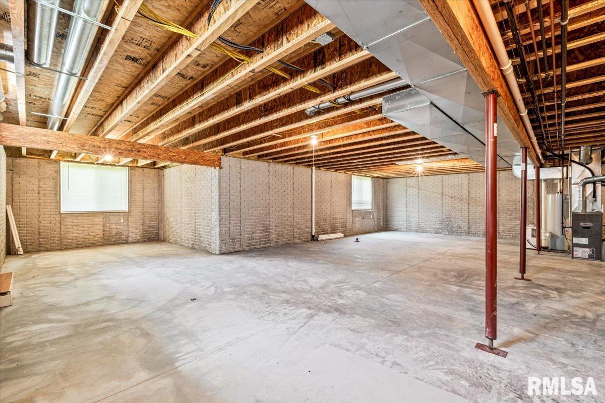 5200 Villa Drive, Davenport, Iowa image 34