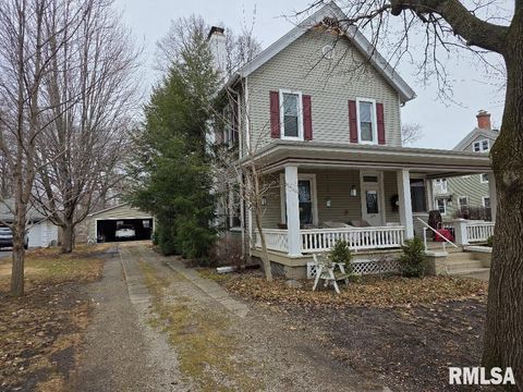 Homes For Sale - 225 E Harpole Street<br/> Williamsville, IL 62693